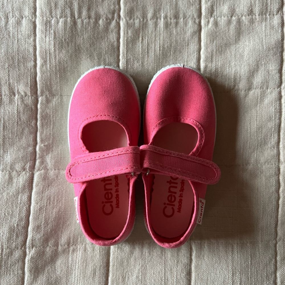 Cienta Fuchsia Mary Jane Dress Shoes
